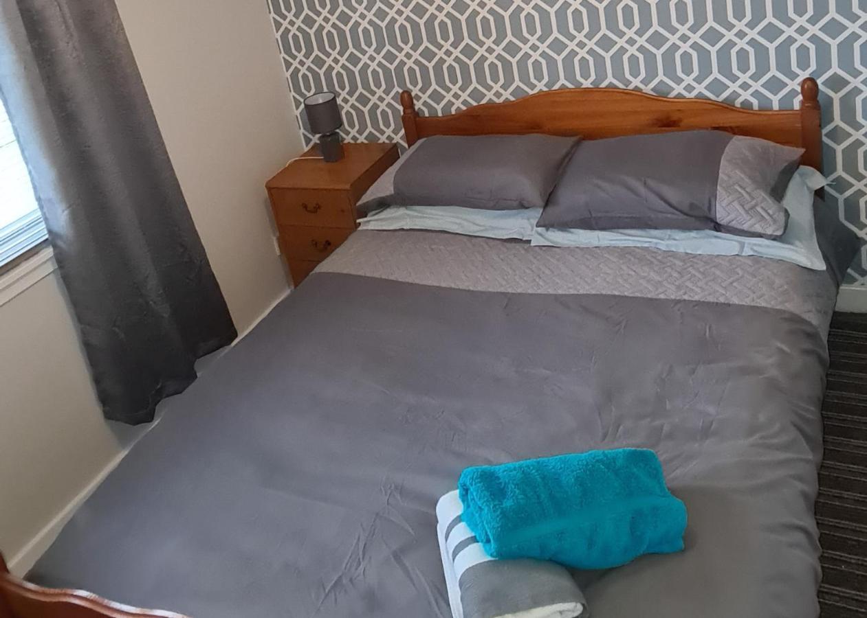 Beautiful 2-Bed Apartment In キャンベルタウン エクステリア 写真